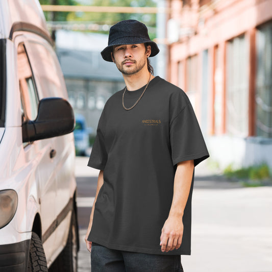 Oversized t-shirt with worn effect "Ancestrals, old gold text"