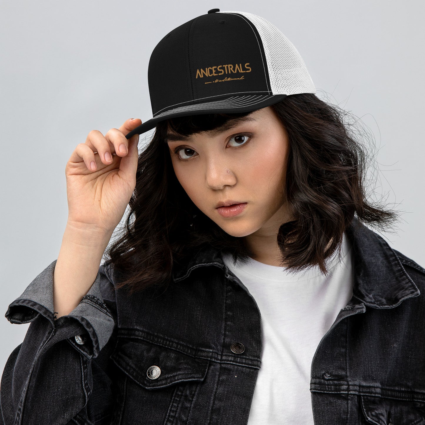 Snapback Trucker Cap „Ancestrals, altgoldener Text“